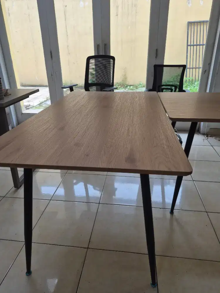 Meja kantor bisa buat meja makan