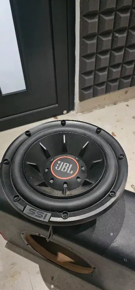Subwoofer mobil sound Jbl 10 berikut box universal