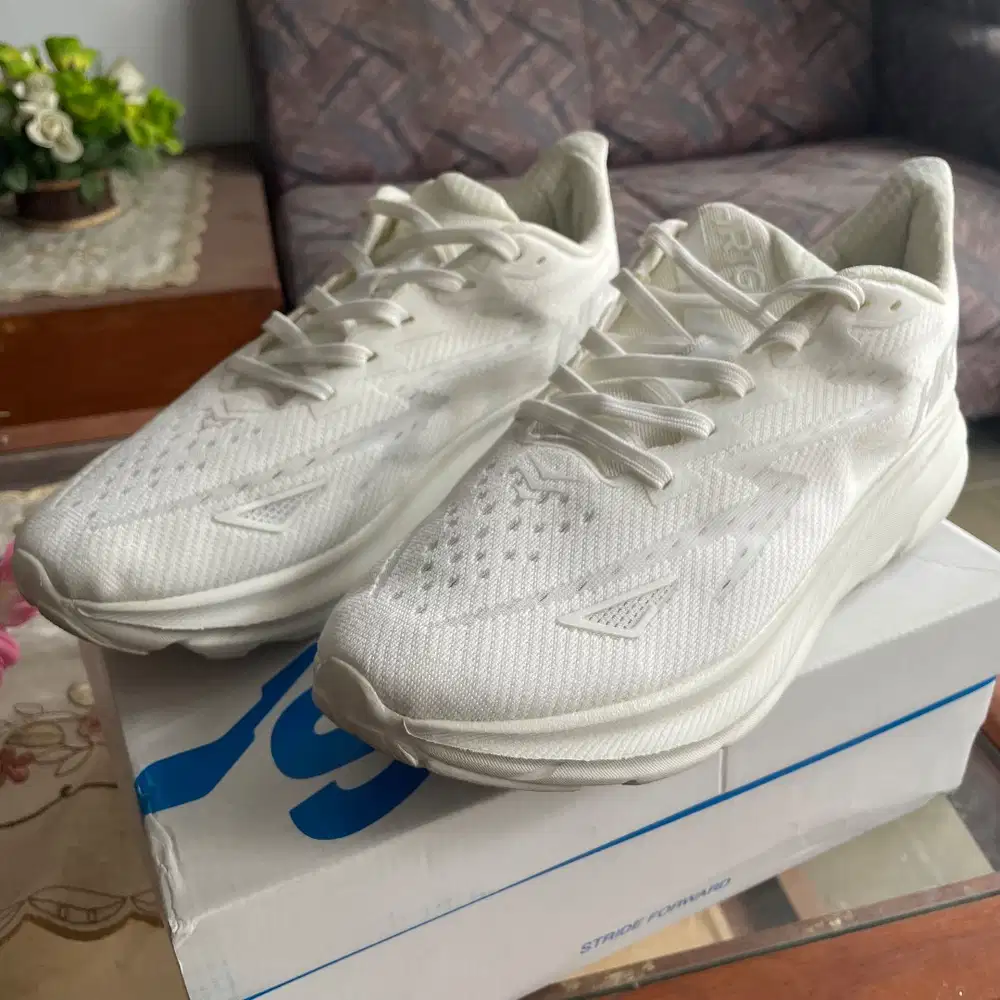 Sepatu Heiden Heritage Stryde 1 Size 45/29 Full White Preloved Running