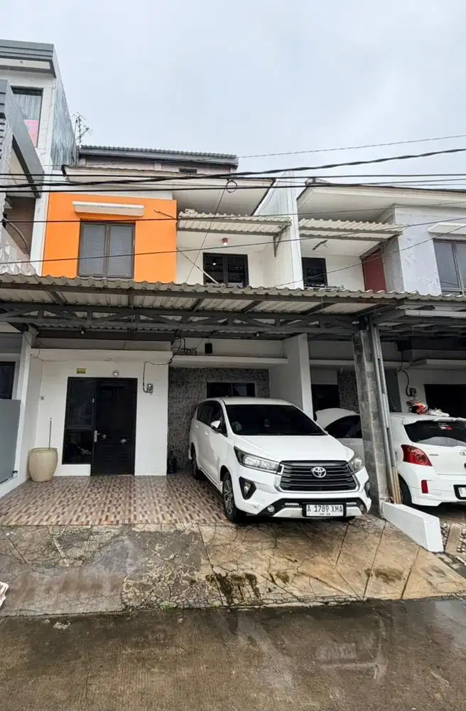 Disewakan rumah 3 lantai perumahan cluster di permata icon