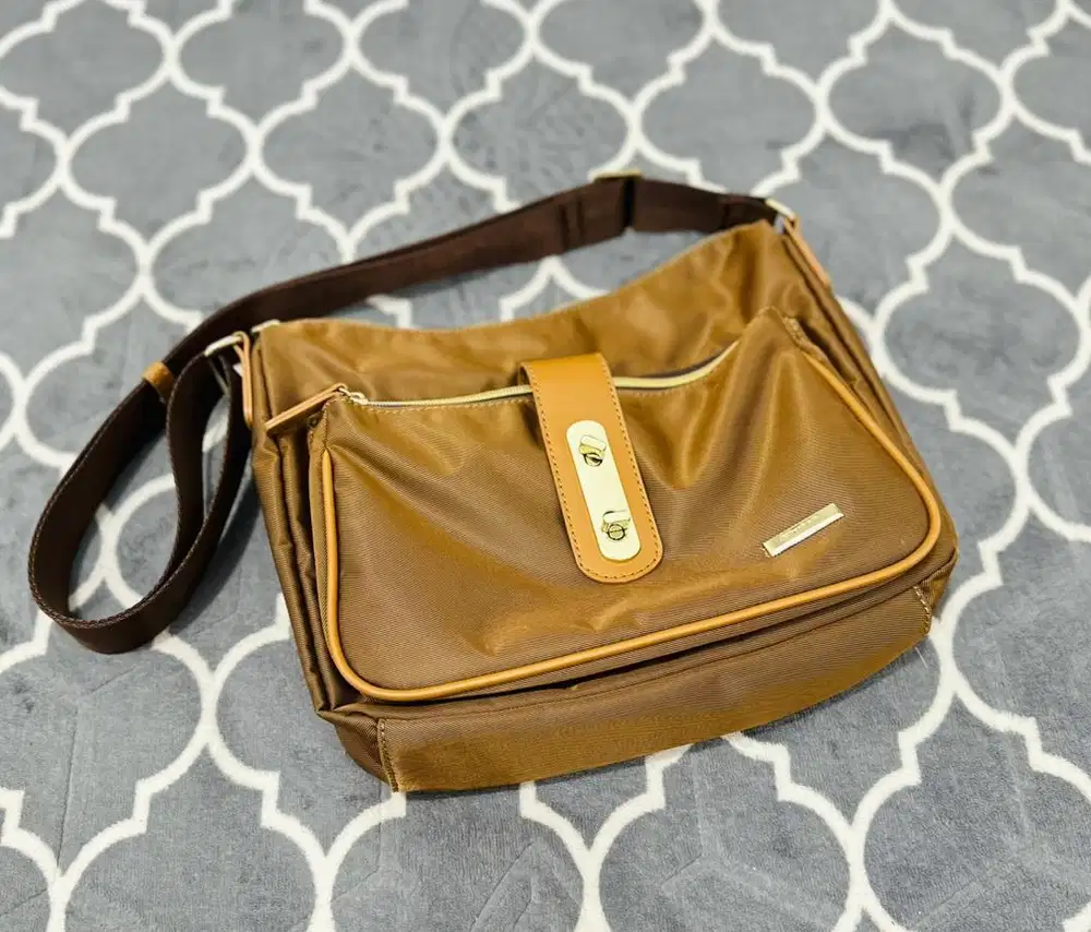 Tas selempang elizabeth