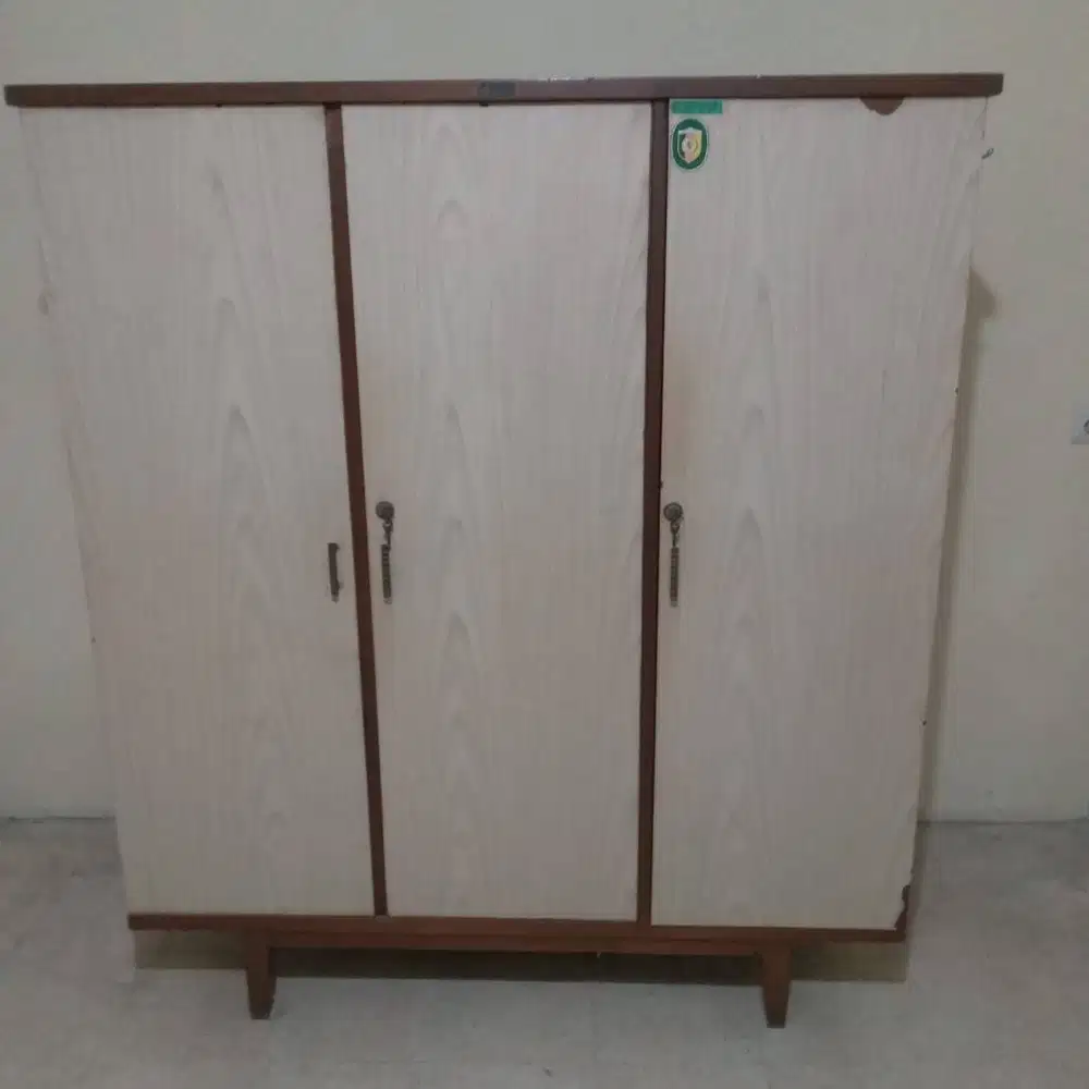 Lemari Pakaian Jati 3 Pintu