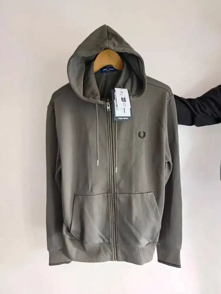 Fred Perry Hoodie Zipper Hijau Sage Kondisi Baru Original With Tag