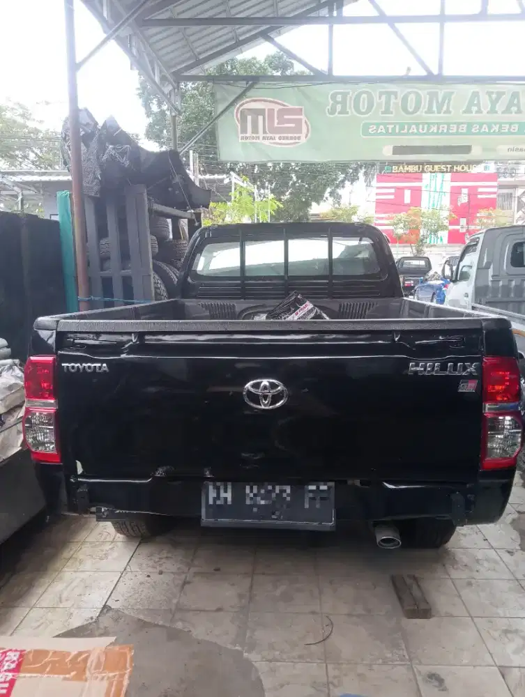 Toyota Hilux Bensen Pickup 2012 AC PS