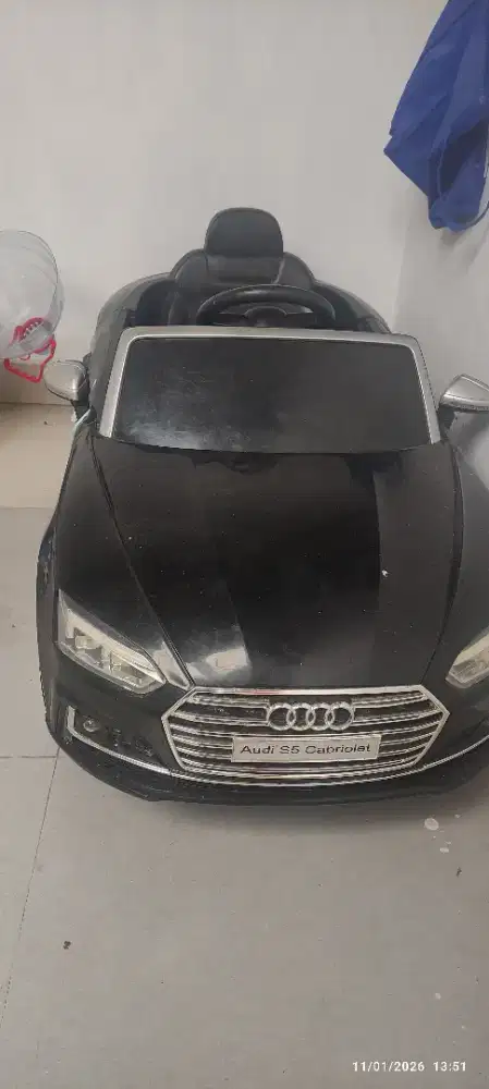 Mobil-mobilan anak mati