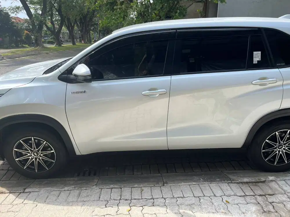 Dijual Zenix G Hybrid 2024 Putih Premium Very Low KM Jarang Dipakai