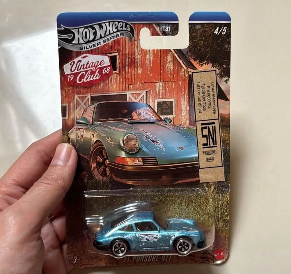 Hotwheels silver series vintage club 71 porsche 911 diecast car