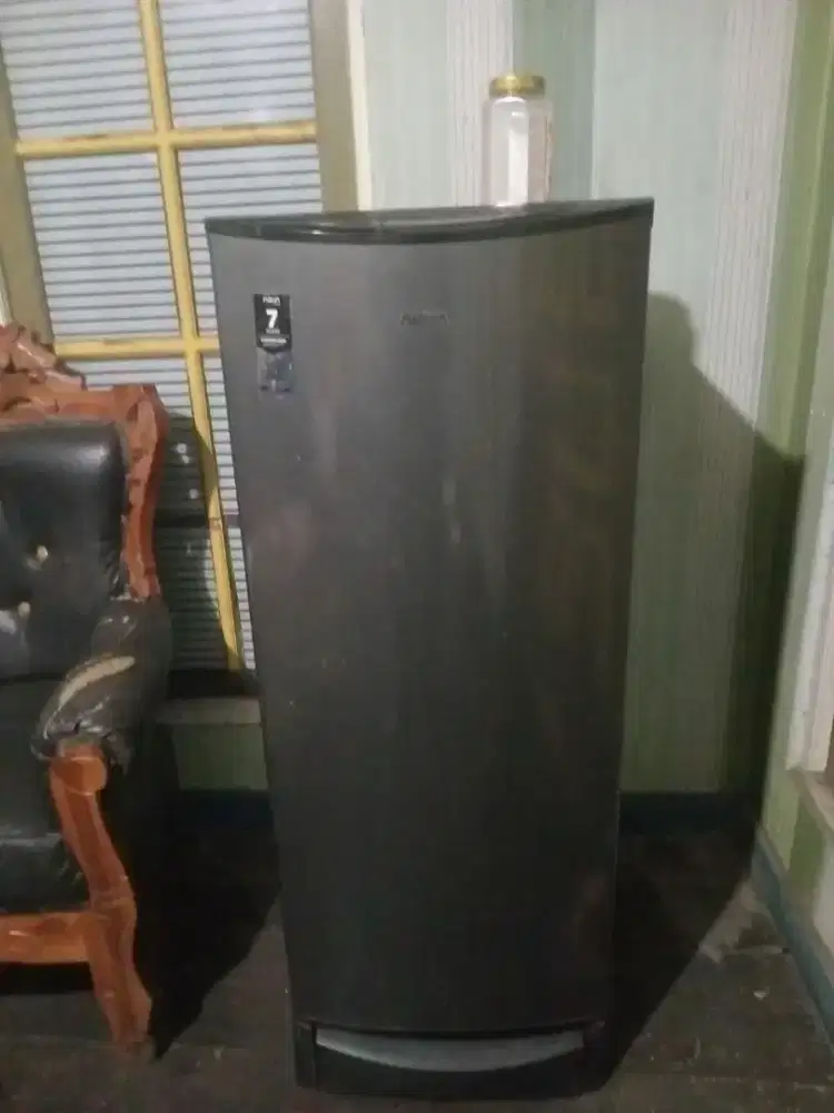 Kulkas 1 pintu, merk AQUA sharp