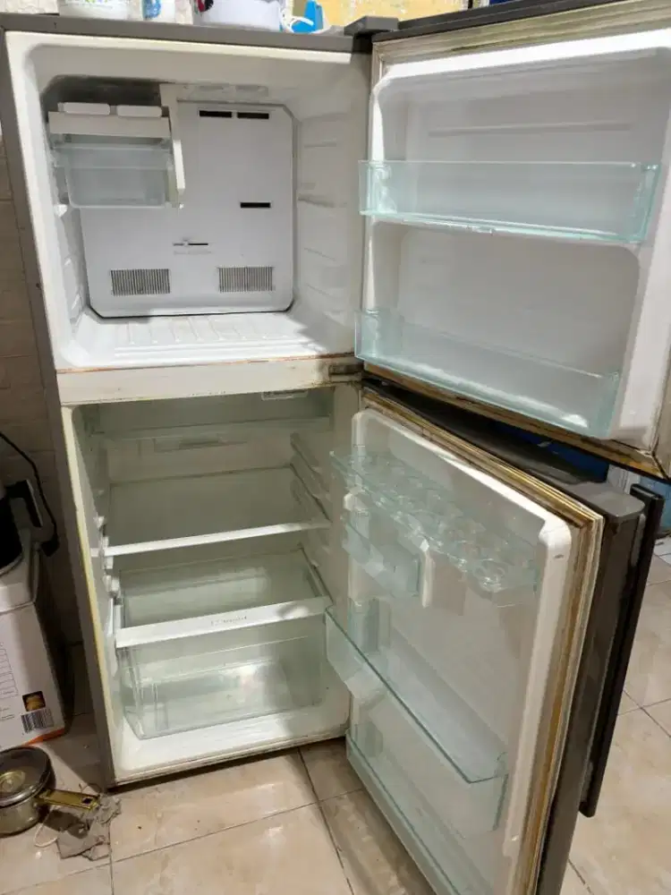 Kulkas 2 pintu sharp