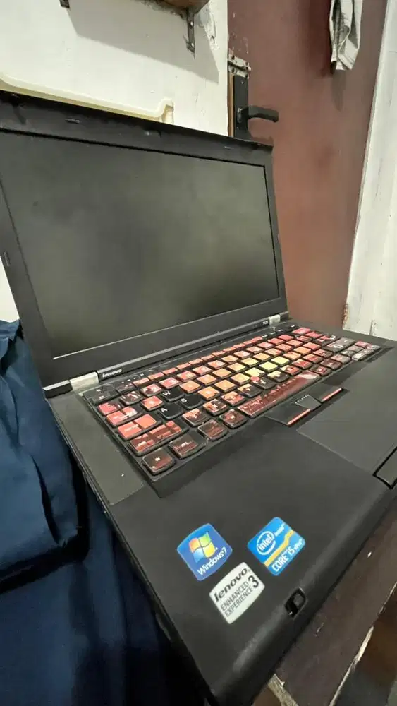 Laptop LENOVO THINKPAD T43 cocok untuk kerja / anak sekolah / ngegame
