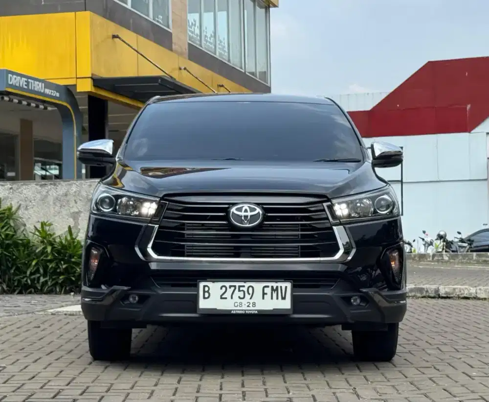 Toyota Inova Venturer Disel AT 2022 hitam