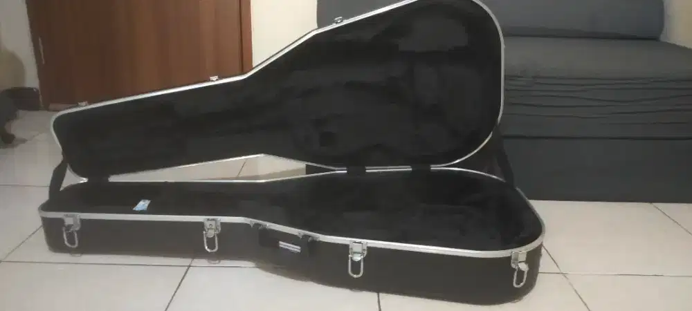 Gator deluxe case untuk gitar akustik