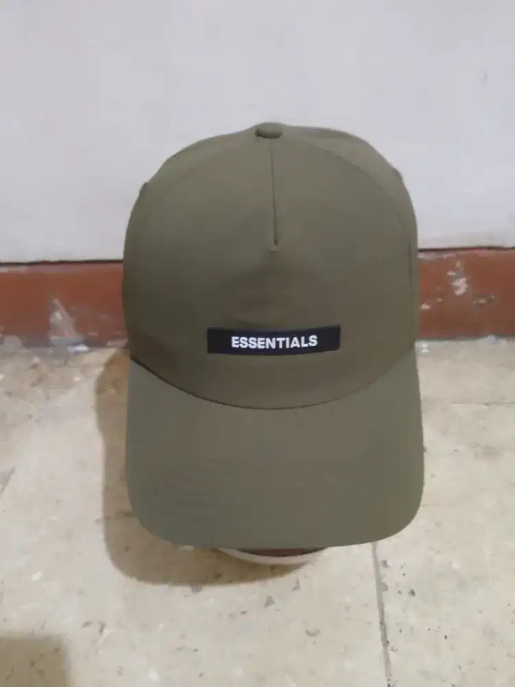 Topi essentials fog second bekas
