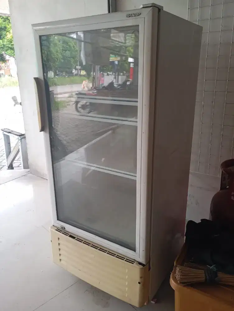 Di jual Showcase Sharp