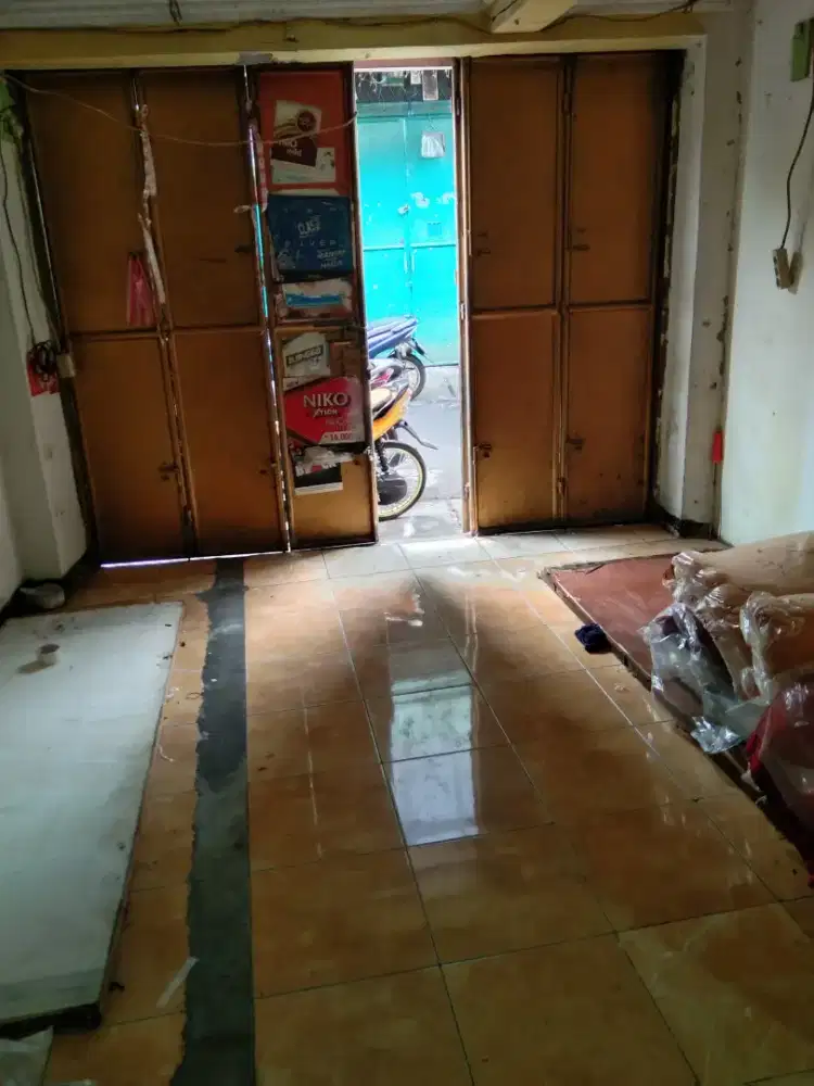 Rumah kios pinggir jalan hook pintu depan belakang