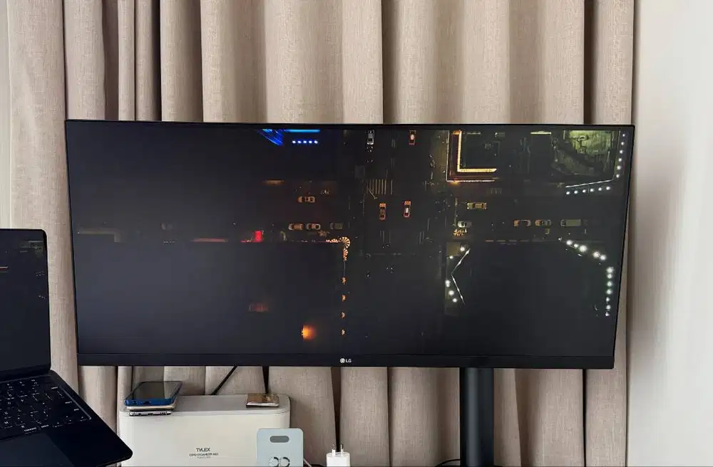 TIDAK MENERIMA NEGO - Monitor widescreen LG 34WN780-B with Arm