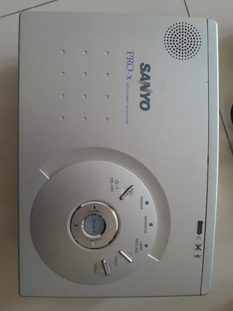 Proyektor Sanyo