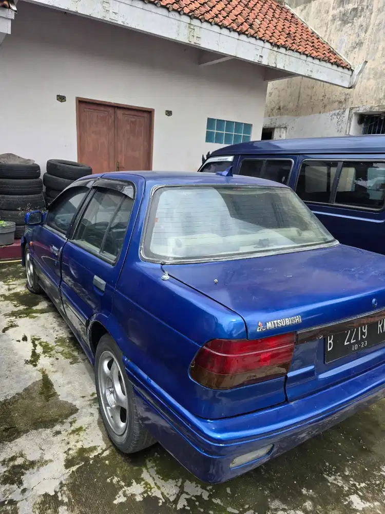 Mitsubishi Lancer 1989 Bensin