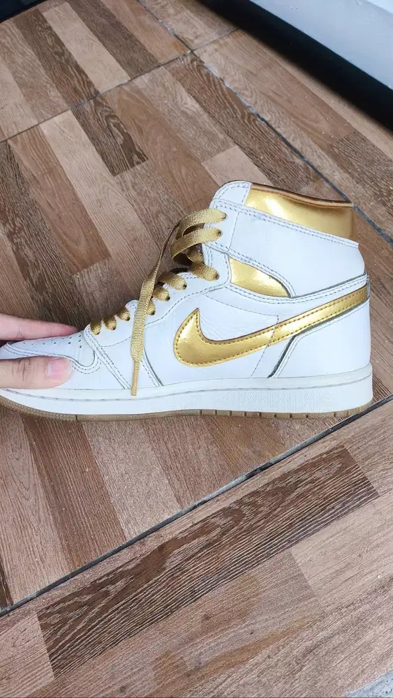 Sepatu Air Jordan Wanita Gold White