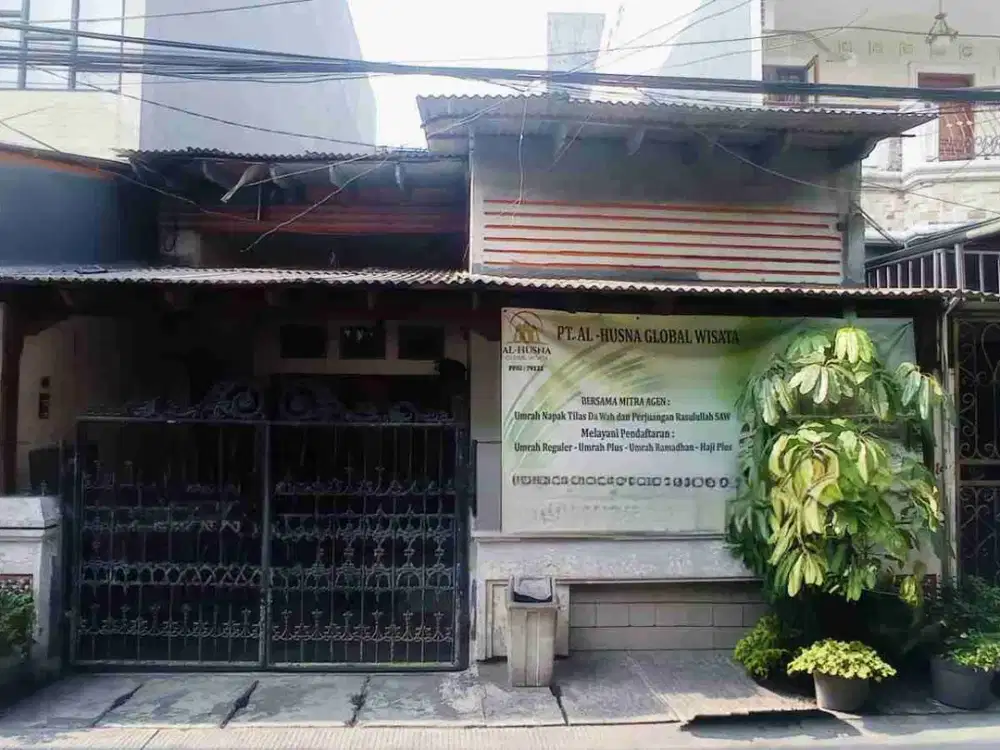 DIJUAL RUMAH TINGGAL DI DAERAH JELAMBAR JAKARTA BARAT DEKAT KE MALL CITRALAND DAN BERBAGAI FASILITAS PENDIDIKAN