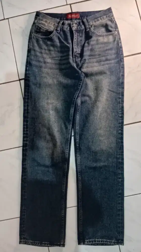 LOOSE FIT JEANS