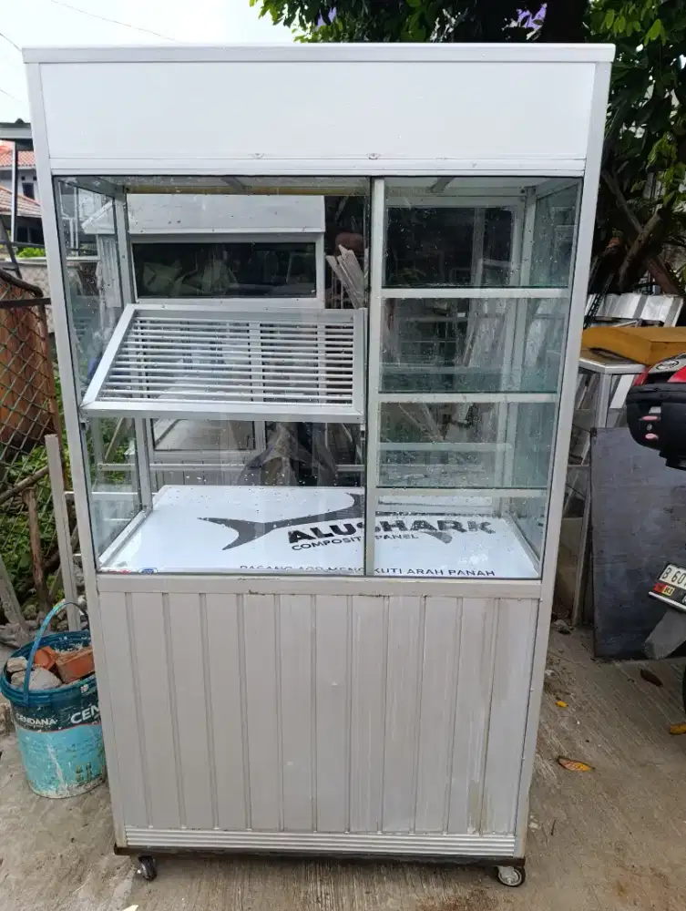 Jual Etalase Fredchiken second, Lok Pamulang Barat, Tangsel