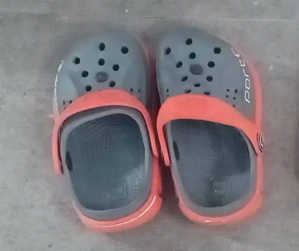 Sandal Clog Porto – Nyaman, Tahan Air, dan Anti Slip!