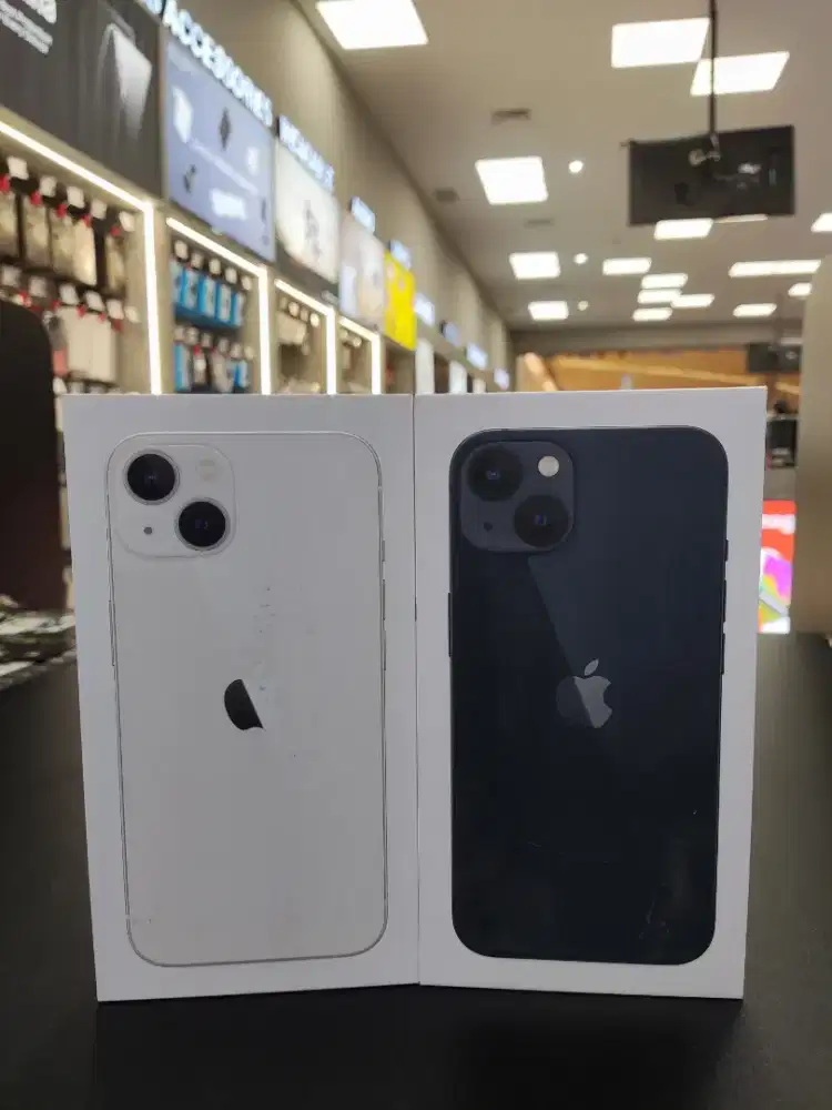 Iphone 13 128Gb Midnight Garansi ibox/Erafone