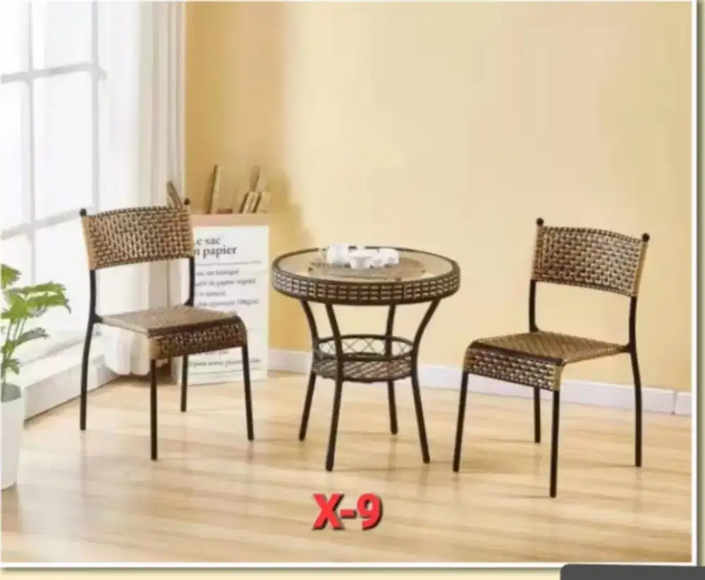 Meja Teras Minimlais