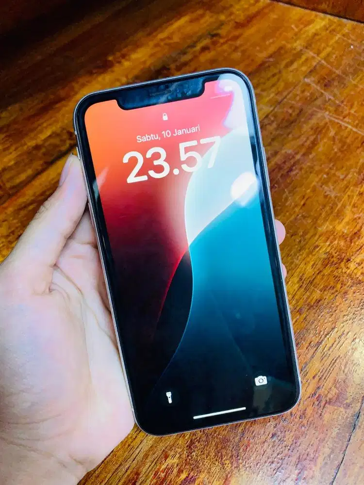 Iphone xr putih 64GB