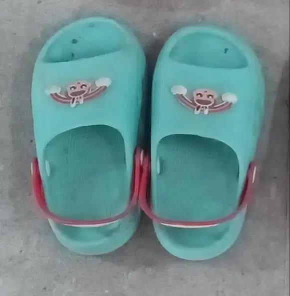 Sandal Baim Anak – Lucu, Empuk, & Anti Ribet!