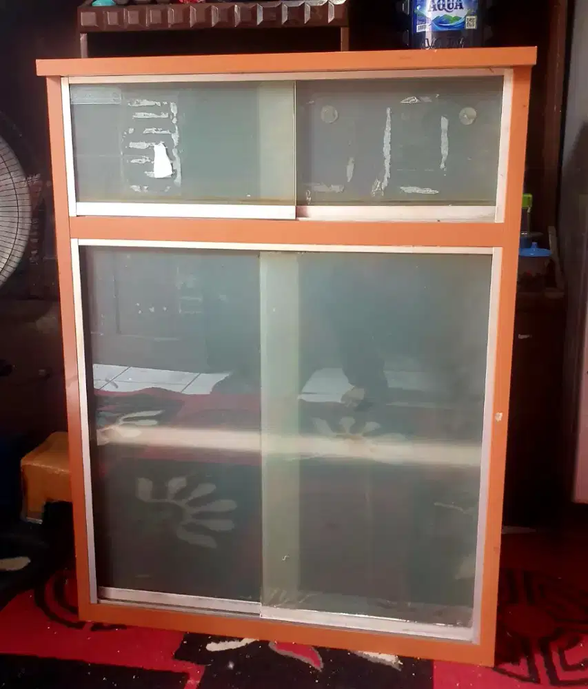 LEMARI KACA DAN KAYU HARGA BARUNYA 700-800RB KHUSUS JABODETABEK
