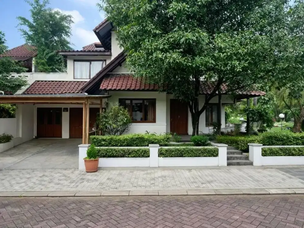 Rumah tua dalam Komplek Lebak Bulus Jakarta Selatan.