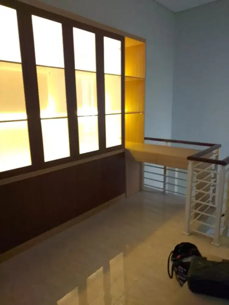 LEMARI DISPLAY/LEMARI TAS/LEMARI PERHIASAN/LEMARI MAINAN MURAH