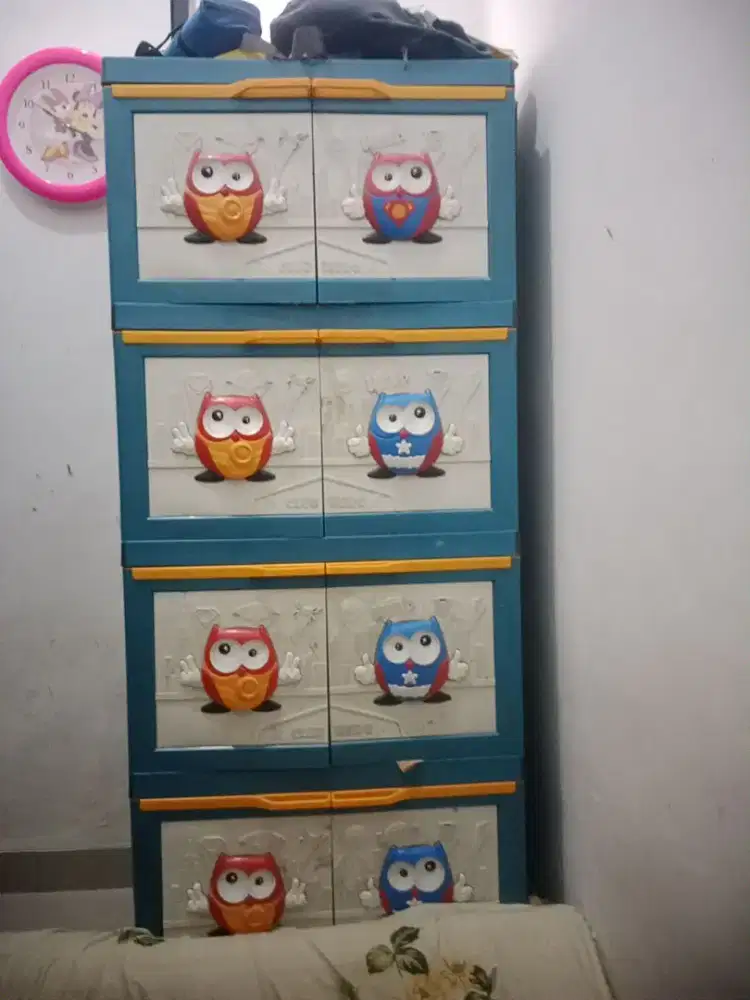 Lemari baju 4 pintu besar