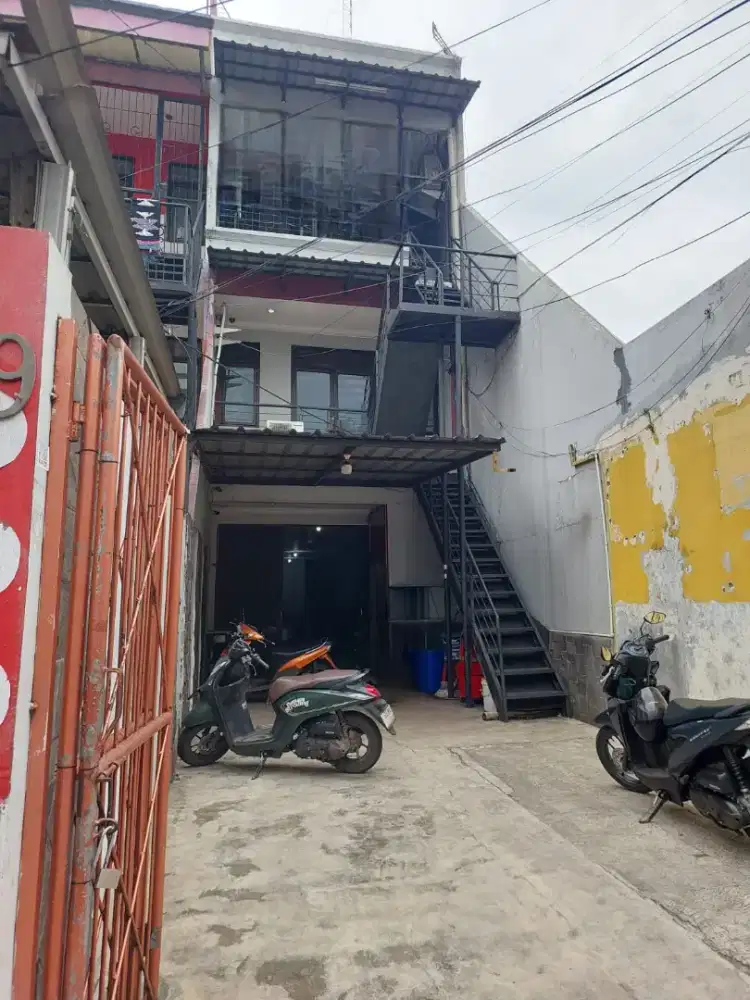 Ruko 3 Lantai di Paseban, Salemba Tengah, Jakarta Pusat