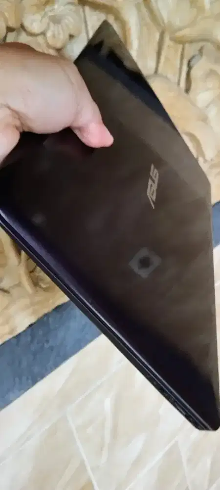 ASUS 14 INC SANGAT TIPIS ZENBOOK UX305F, RAM 8, SSD M.2 SANDISK 512GB