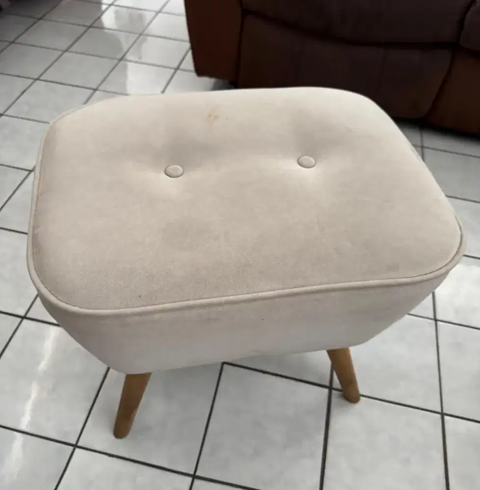 Kursi stool cream