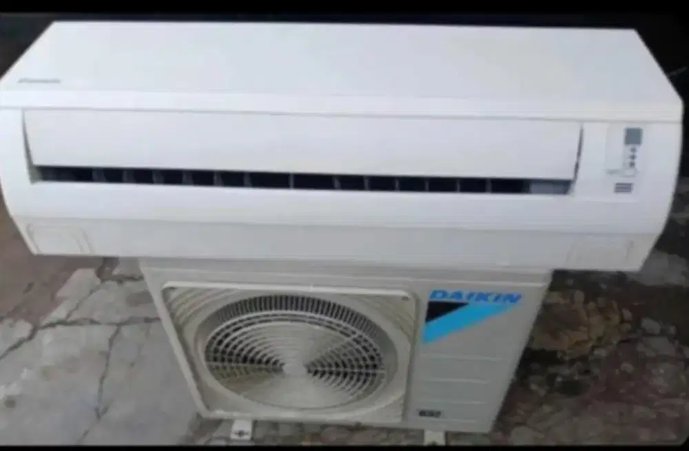 Jual ac daikin R 32.1/2 pk lowwat 360watt kondisi 95% ori semua