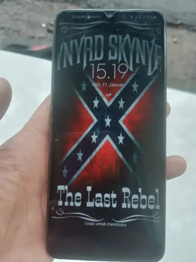 Siang barangkali ada yg minat hp samsung ram 4