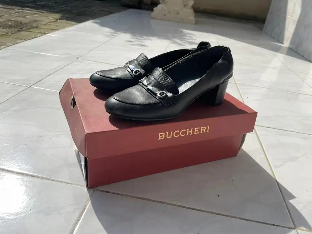 Sepatu Kulit Buccheri Wanita Elegan