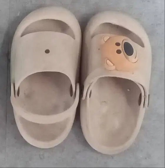 Sandal Baim Anak Karakter Beruang – Empuk, Ringan, dan Gemas!
