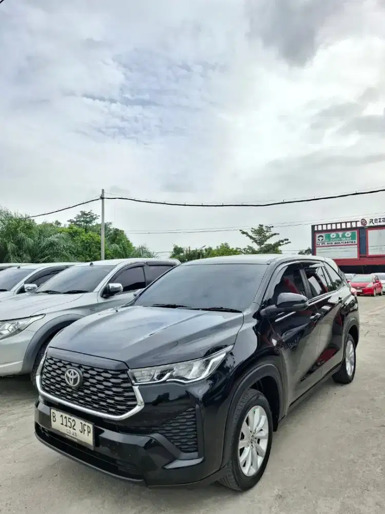 Zenix 2022 V bensin matic. Km 72rb (pajak on 3 2027)