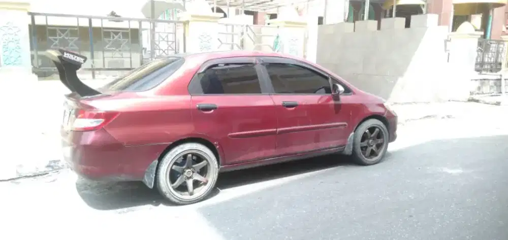 Di jual mobil original dan asli merek Honda city  tingal pakai  aja