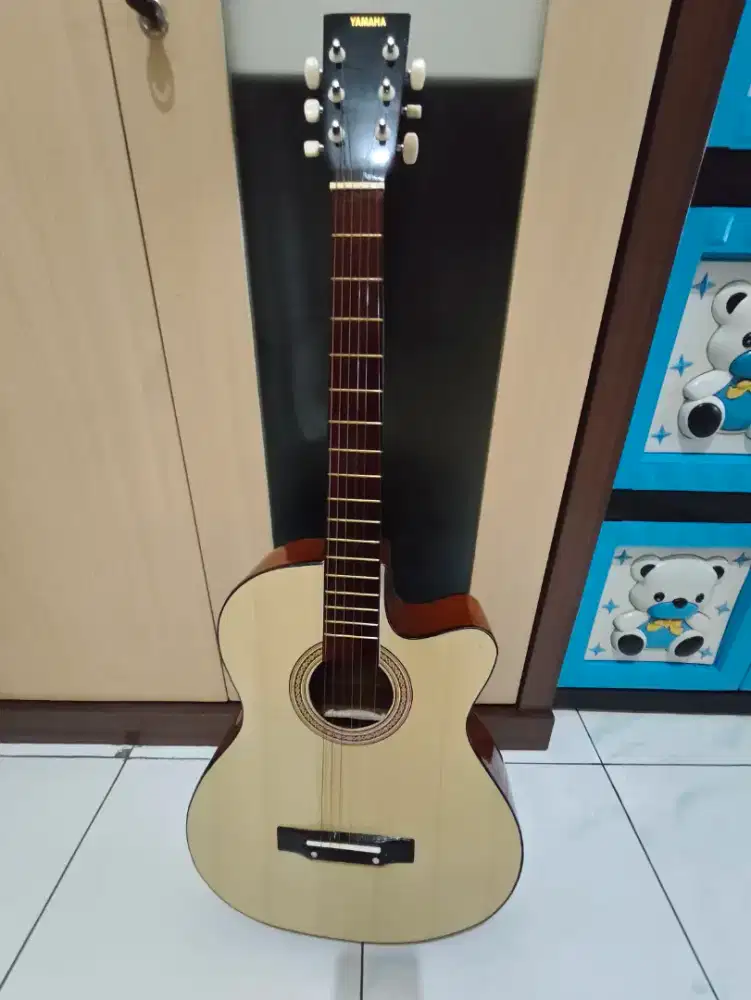 Guitar akustik pemula YAMAHA G 325