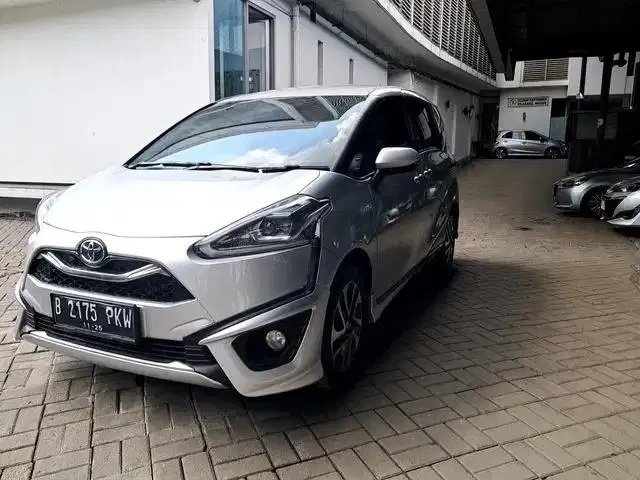 DP MURAH - Toyota Sienta 1.5 Q Bensin-AT 2020 Silver