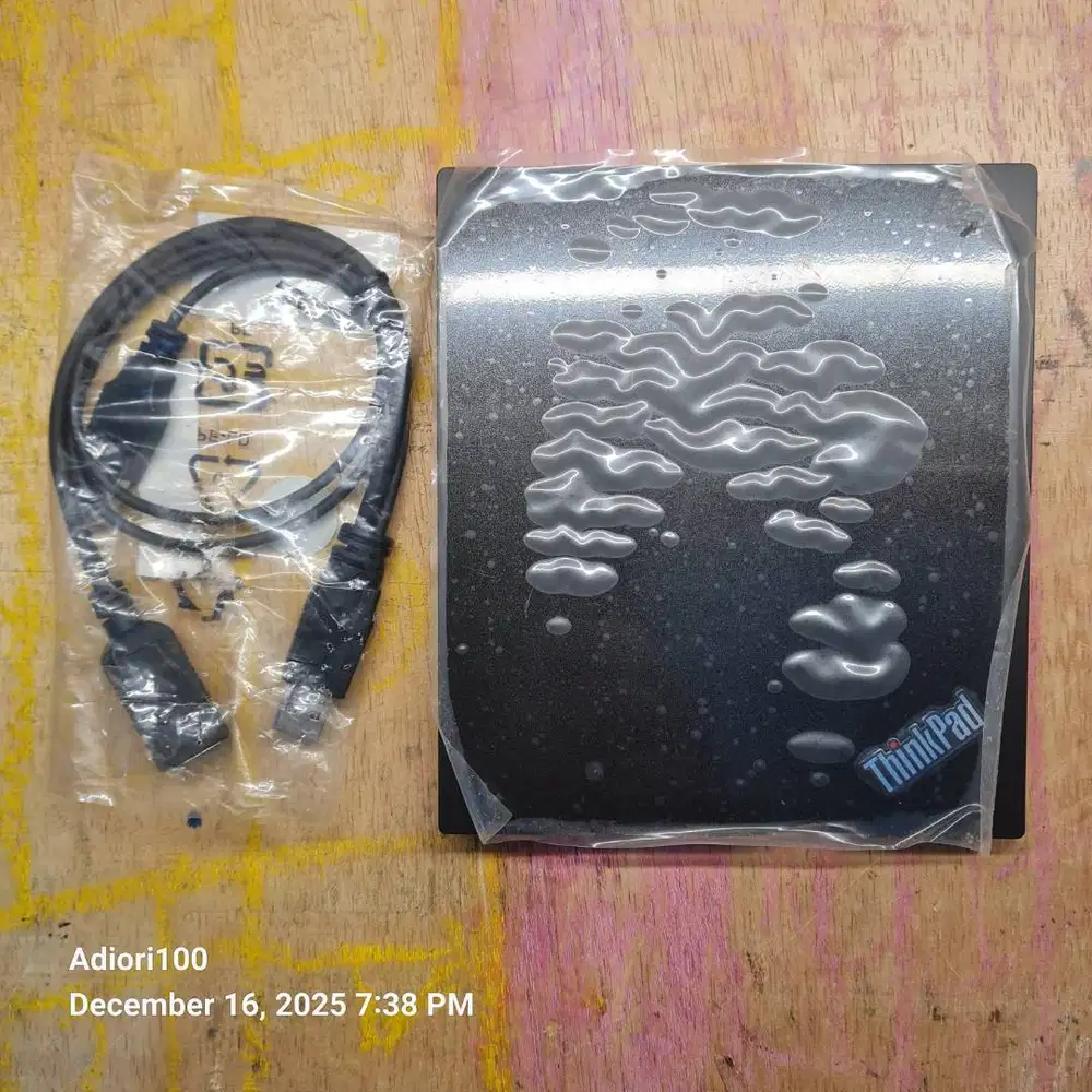 ThinkPad UltraSlim USB DVD Burner 03X6847 dengan Kabel USB dan Desain