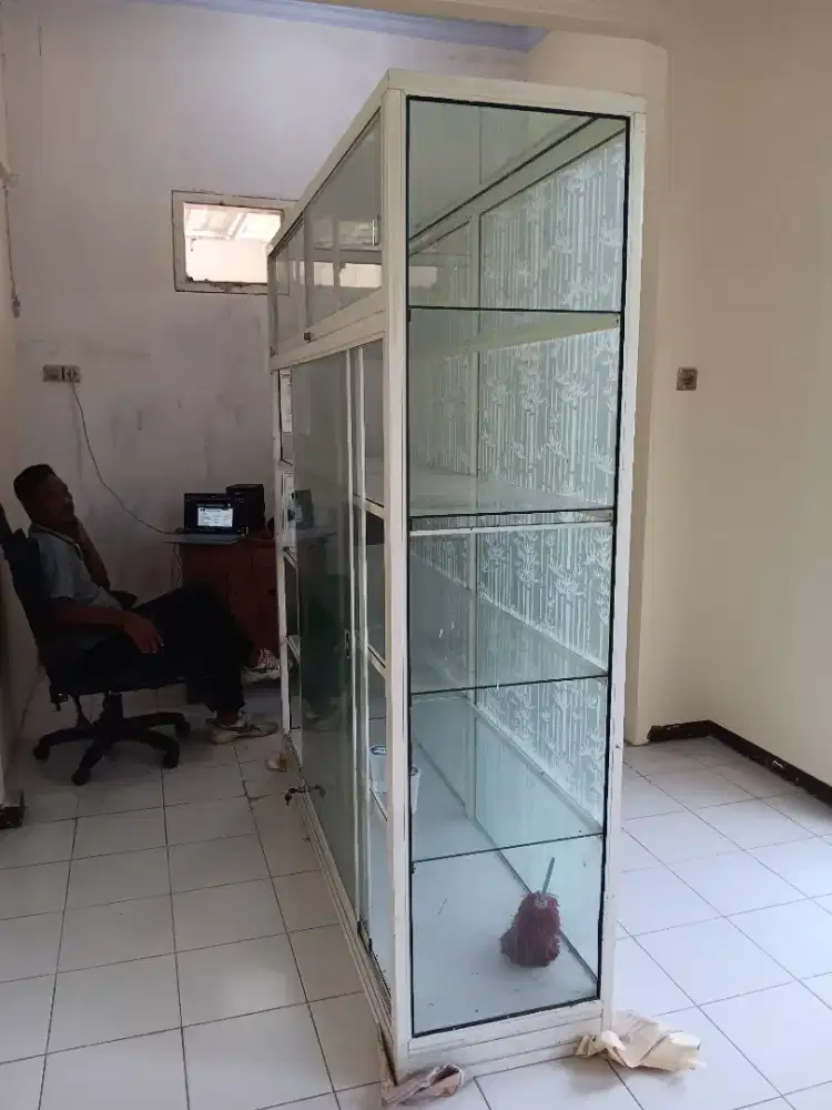Dijual etalase 2 juta nego