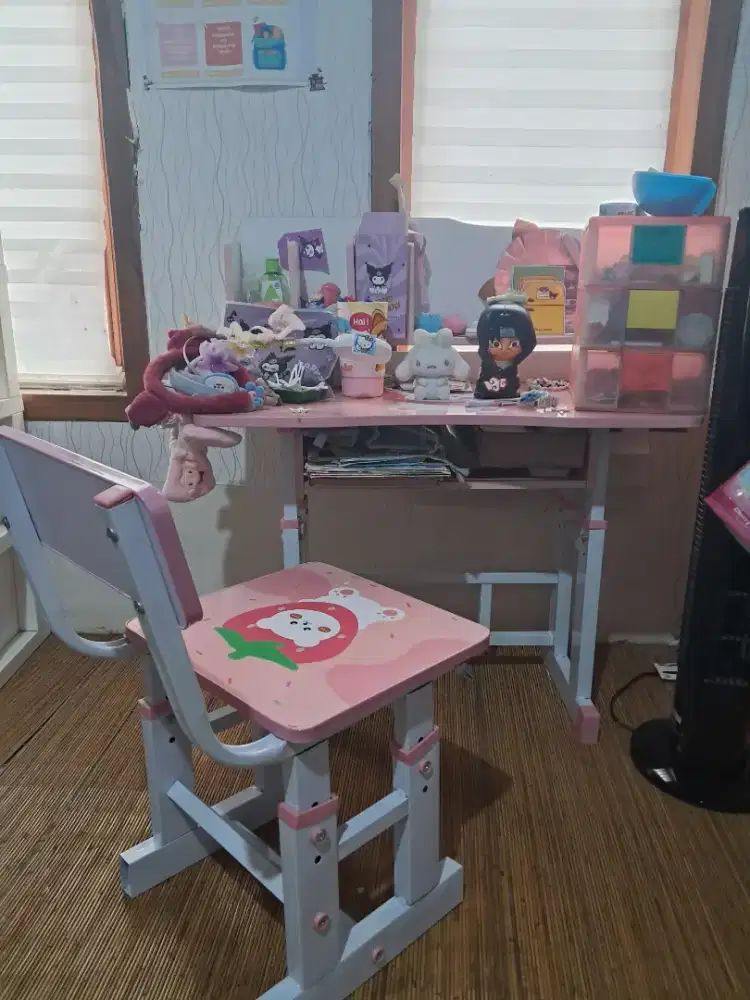 Meja belajar anak
