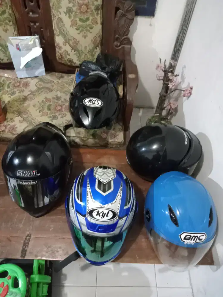 Jasa servis helm